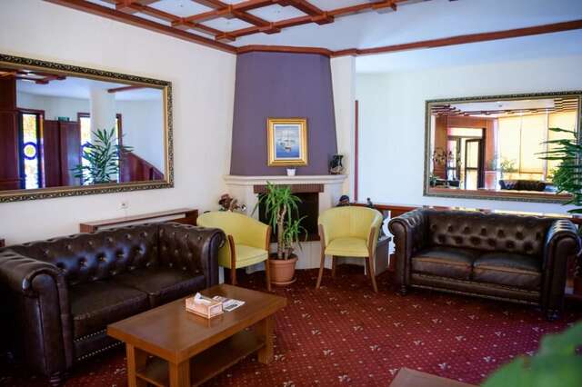 Отель Hotel Castel Рымнику-Вылча-7