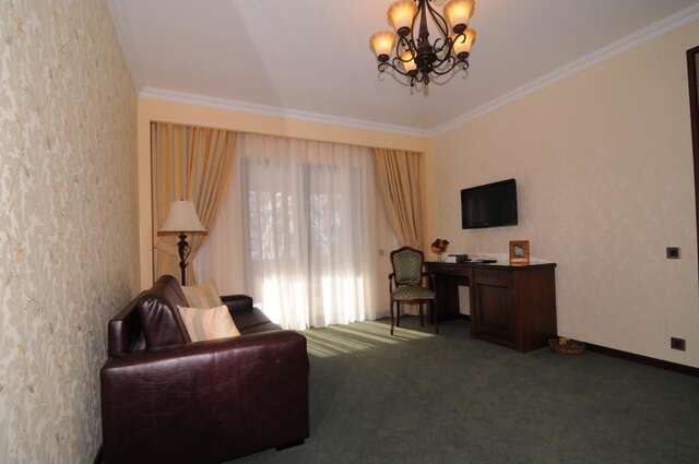 Отель Hotel Foisorul cu Flori Синая-34