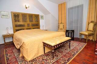 Отели типа «постель и завтрак» Bed & Breakfast Popamuseum Tarpesti- Tîrpeşti Двухместный номер с 2 отдельными кроватями и балконом-1
