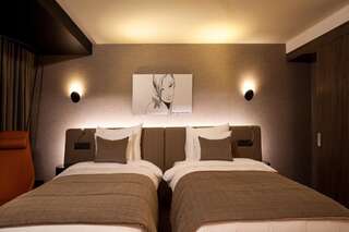 Фото номер Kronwell Brasov Hotel Двухместный номер бизнес-класса с 1 кроватью или 2 отдельными кроватями