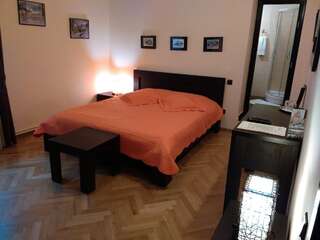 Фото номер Casa Vacanza Brasov Двухместный номер с 1 кроватью или 2 отдельными кроватями