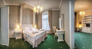 Отель Hotel Central Park Sighisoara Сигишоара Presidential Suite with Citadel View-2