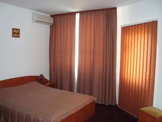 Фото номер Hotel Lotus Двухместный номер с 1 кроватью или 2 отдельными кроватями