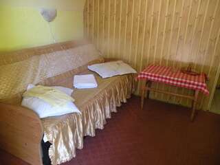 Фото номер Camping Paradisul Soferilor Двухместный номер с 2 отдельными кроватями и собственной ванной комнатой