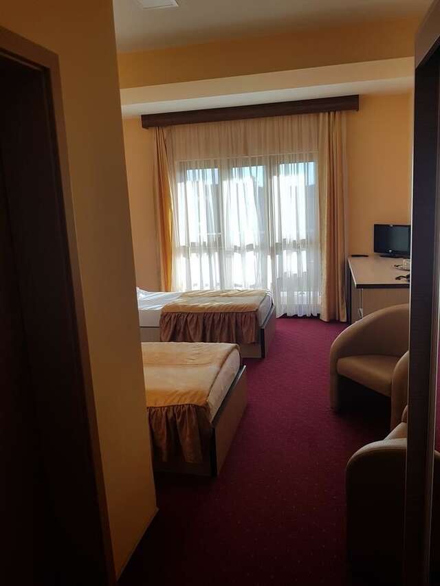 Отель Hotel Edelweiss Медиаш-29