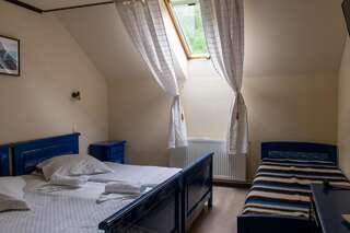 Фото номер Pensiunea Sanziana Двухместный номер с 1 кроватью или 2 отдельными кроватями