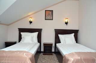 Фото номер Hotel President Двухместный номер с 2 отдельными кроватями
