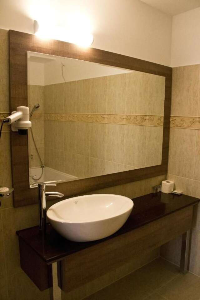 Отель Hotel City Ploiesti Плоешти-12