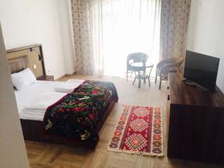 Гостевой дом Mai Danube Ешелница King Room with Balcony and Danube View-5