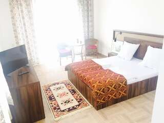 Гостевой дом Mai Danube Ешелница King Room with Balcony and Danube View-6