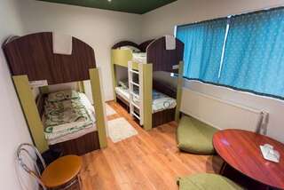Фото номер Green Hostel Кровать в общем 4-местном номере для мужчин и женщин
