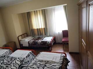 Хостелы Welcome Hostel Бухарест Кровать в общем 4-местном номере для мужчин и женщин-3
