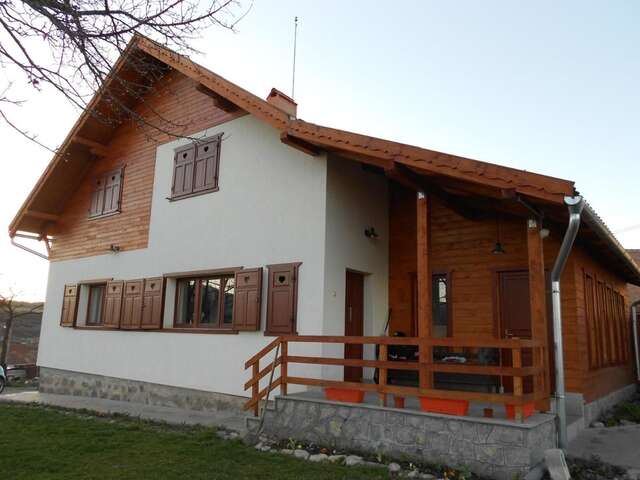 Гостевой дом Eszter Guesthouse Sîncrăieni-4