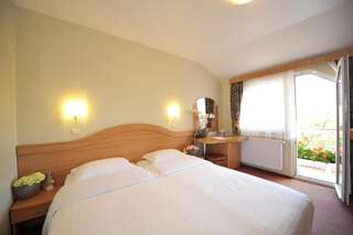 Фото номер Villa Brussels Двухместный номер Делюкс с 1 кроватью или 2 отдельными кроватями