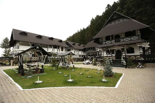 Курортные отели Complex Lions Bucovina Воронец-38