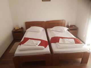 Отели типа «постель и завтрак» Casa Irinella Сату-Маре Двухместный номер с 2 отдельными кроватями-4