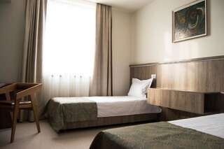 Отель Fidelitas Hotel Сфынту-Георге Улучшенный двухместный номер с 1 кроватью или 2 отдельными кроватями-6