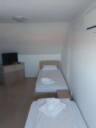 Фото номер Corsarul Двухместный с 1 кроватью или 2 отдельными кроватями и душем