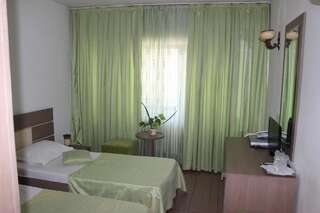 Отель Hotel Ciucas Вэлени-де-Мунте Двухместный номер с 1 кроватью или 2 отдельными кроватями и балконом-3