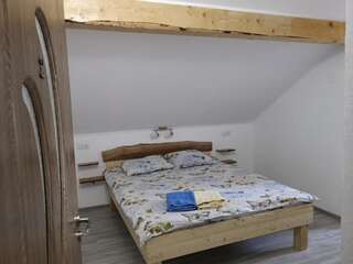 Проживание в семье Casa Eden Băbeni Номер с кроватью размера «king-size»-2
