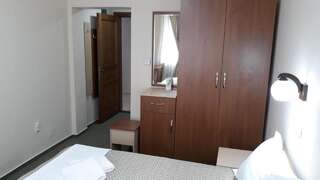Фото номер Teju Hotels Двухместный номер Делюкс с 1 кроватью (для 2 взрослых и 1 ребенка)