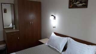 Фото номер Teju Hotels Двухместный номер Делюкс с 1 кроватью (для 2 взрослых и 1 ребенка)