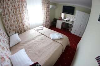 Фото номер Casa Bucovineana Двухместный номер с 1 кроватью или 2 отдельными кроватями