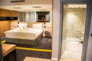 Отель Mandachi Hotel & SPA Сучава Люкс с гидромассажной ванной-1