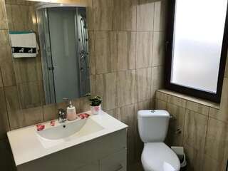 Гостевой дом Upstairs Residence Тыргу-Жиу Дом для отпуска-7