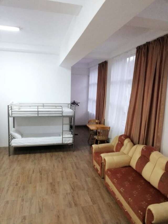 Хостелы Hostel Valcea Рымнику-Вылча-36