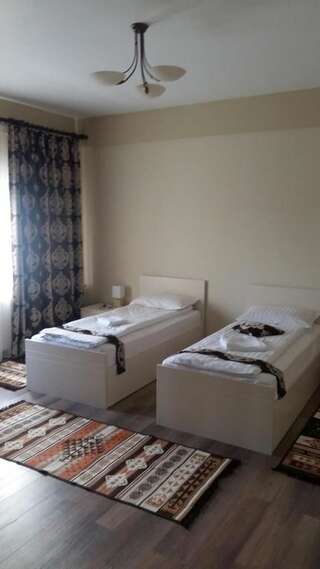 Фото номер Agropensiunea Izana Двухместный номер Делюкс с 1 кроватью или 2 отдельными кроватями и балконом