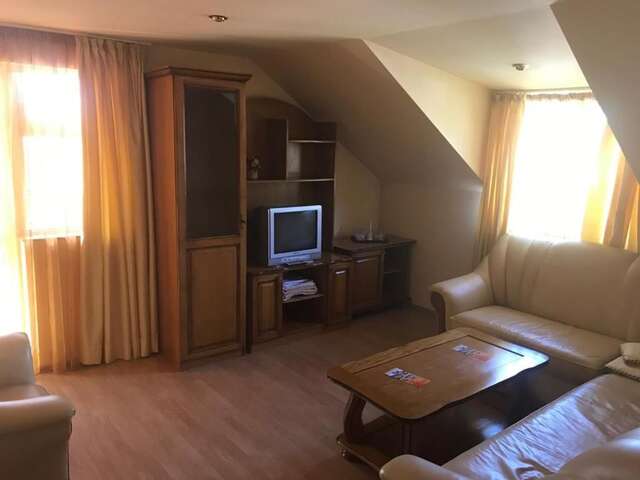 Отель Hotel Cosmos Кымпулунг-Молдовенеск-18