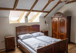 Апарт-отели The Throne Сигишоара Улучшенный двухместный номер с 1 кроватью или 2 отдельными кроватями-7
