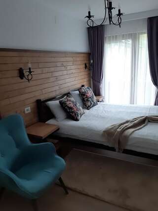 Гостевой дом Chalet Mugure de Brad Фунду Молдовей Улучшенный номер с кроватью размера «king-size»-13