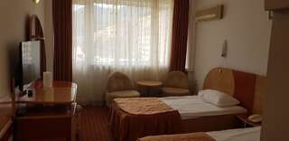 Отель GRAND HOTEL CEAHLAU Пьятра-Нямц Двухместный номер с 2 отдельными кроватями и балконом-1