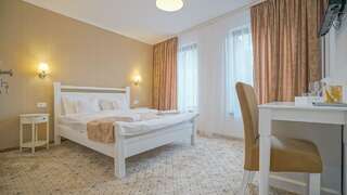 Отели типа «постель и завтрак» Monarch House Брашов