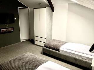 Отель Hotel Jolie- Casa Cutava Галац Двухместный номер с 2 отдельными кроватями-2