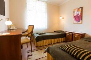 Отель Villa Eeden Пярну Стандартный двухместный номер с 1 кроватью или 2 отдельными кроватями-9