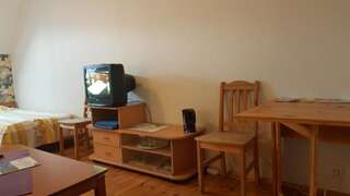 Хостелы Muuli Beach Hostel Пярну Просторный двухместный номер с 2 отдельными кроватями-11