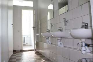 Хостелы Hostel Lõuna Пярну Трехместный номер с общей ванной комнатой-4