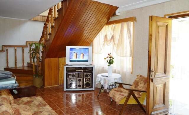 Хостелы GuestHouse LILIA &Wine Celler Телави-40