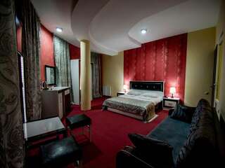 Отель Hotel Batoni Near Airport Тбилиси