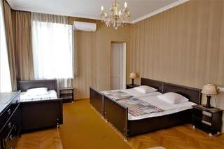 Гостевой дом Tinikos Guest House Телави Стандартный трехместный номер-6