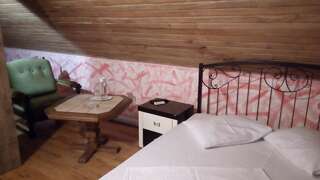 Отель Hotel Isani Тбилиси Стандартный номер с кроватью размера "king-size"-1