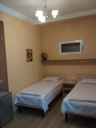 Фото номер Guesthouse Melikishvili 57 Бюджетный двухместный номер с 2 отдельными кроватями