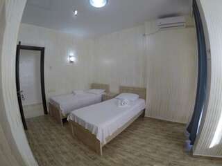 Фото номер Hotel Batumi Inn Классический трехместный номер
