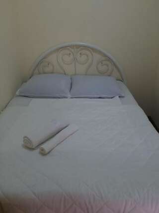 Фото номер Nia Guest House Двухместный номер Делюкс с 1 кроватью и дополнительной кроватью