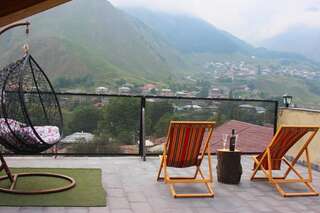Фото номер Veranda Guesthouse Двухместный номер с 1 кроватью и видом на горы