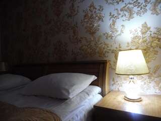 Фото номер Guest House Tamta Двухместный номер с 2 отдельными кроватями и душем