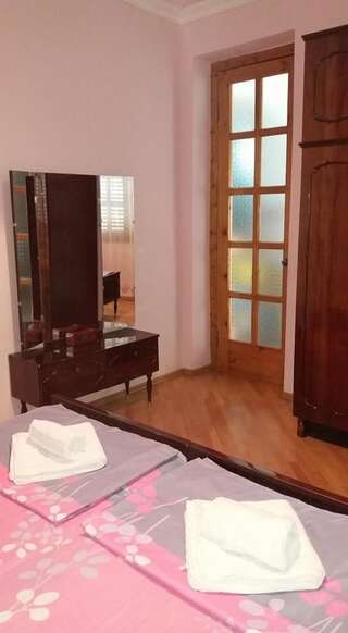 Фото номер Guesthouse Fatima Двухместный номер с 2 отдельными кроватями и общей ванной комнатой